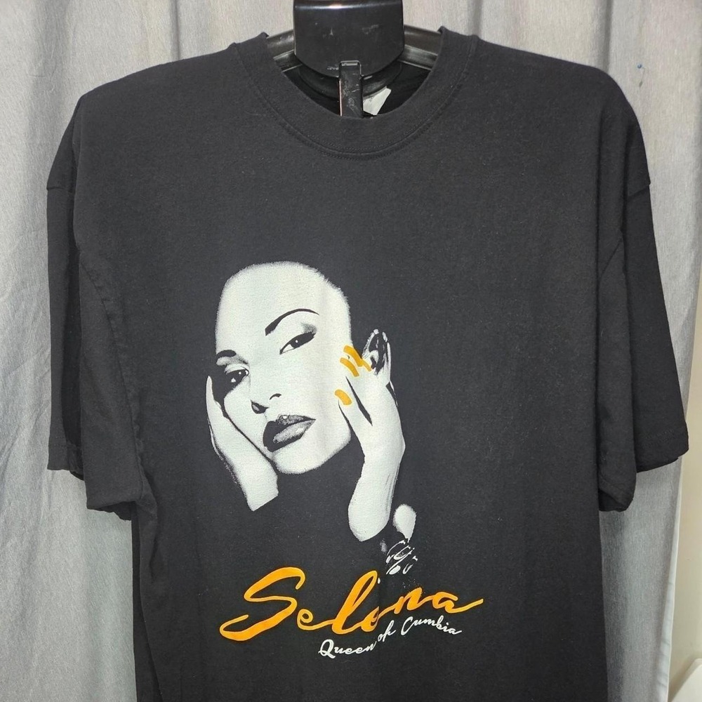 Selena Quintanilla Queen of Cumbia Graphic T-Shirt Black 2XL HNH Apparel Mens